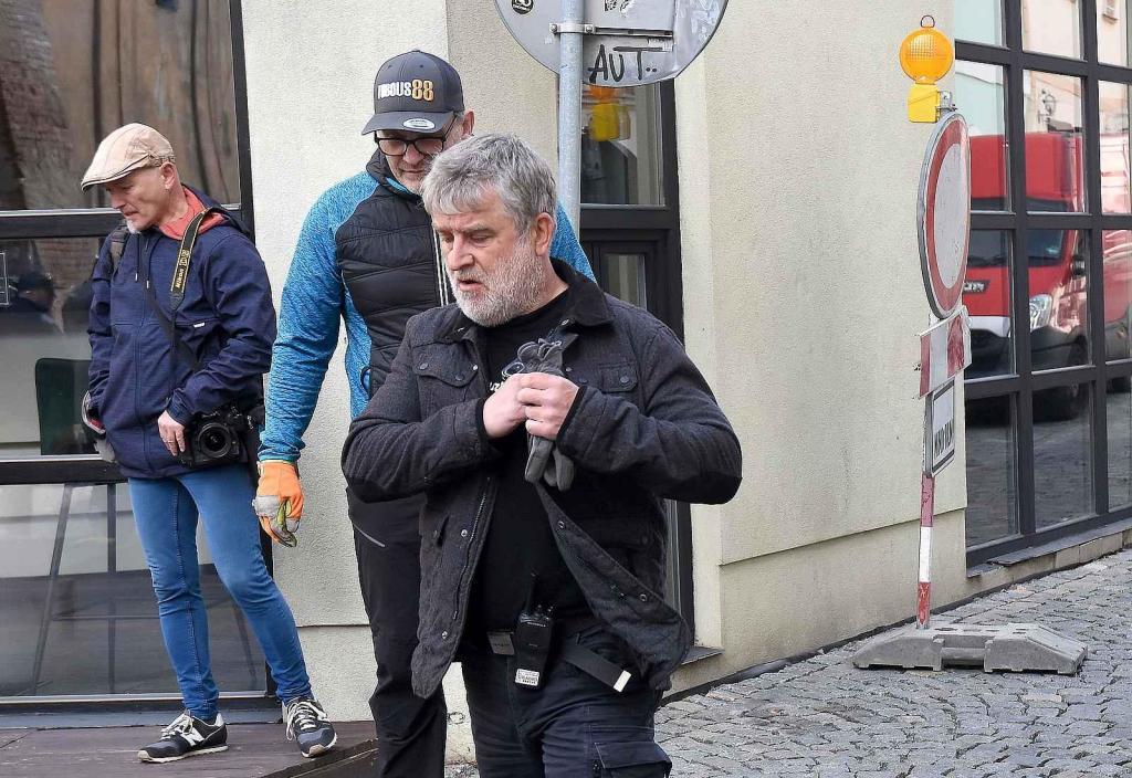 Z natáčení komedie Když se zhasne v Olomouci, kaskadér Jindřich Klaus.