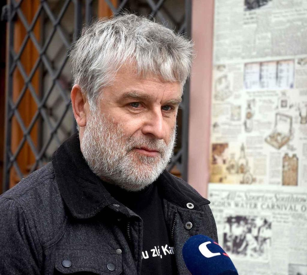 Z natáčení komedie Když se zhasne v Olomouci, kaskadér Jindřich Klaus.