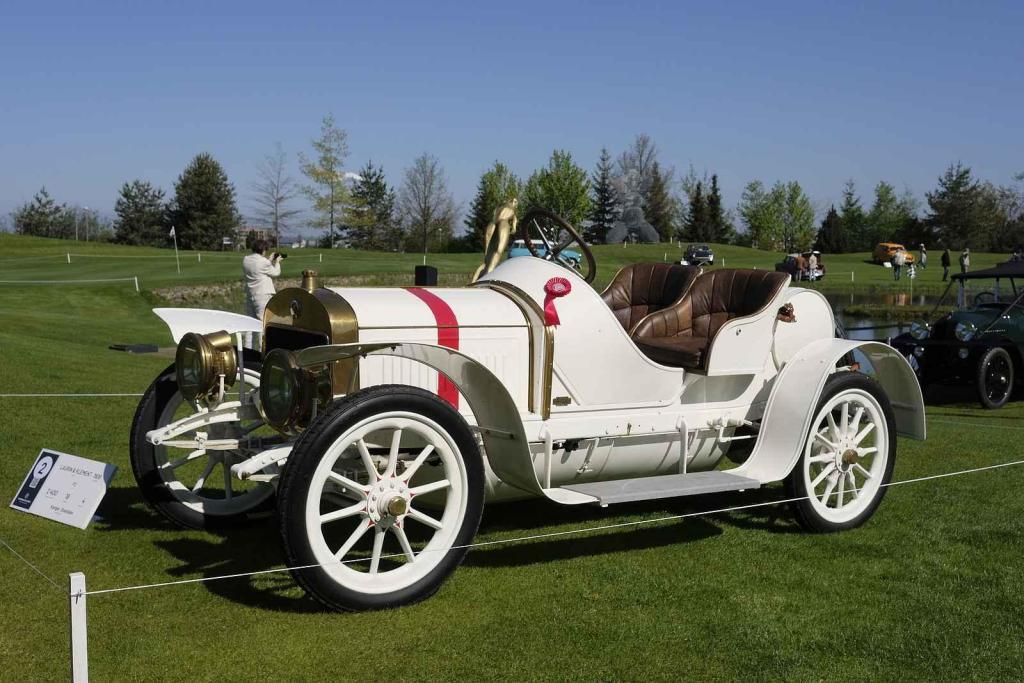 Slavnostní zahájení přehlídky vzácných historických vozidel Automobilové klenoty 2025.