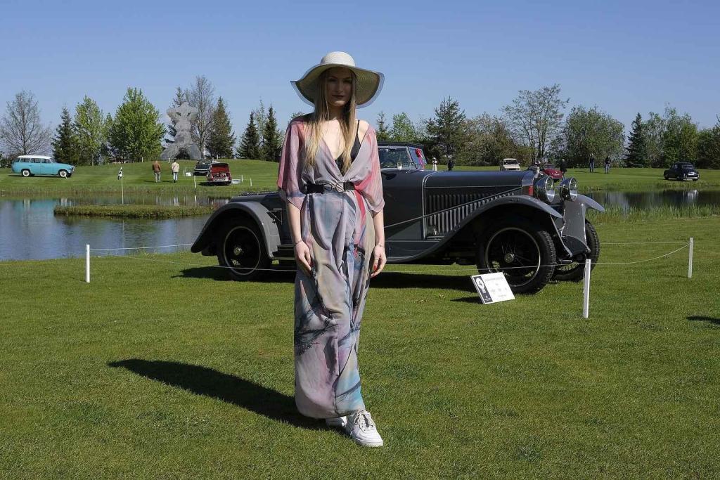 Slavnostní zahájení přehlídky vzácných historických vozidel Automobilové klenoty 2025.