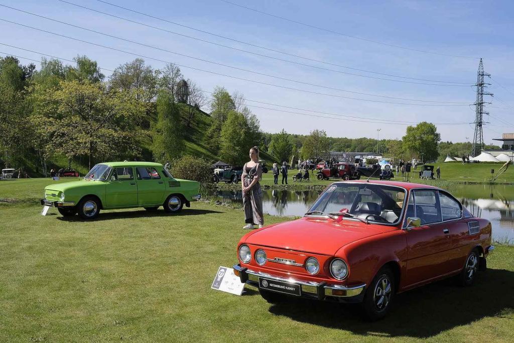 Slavnostní zahájení přehlídky vzácných historických vozidel Automobilové klenoty 2025.