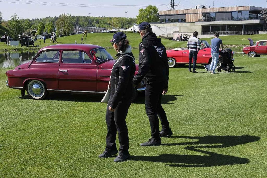 Slavnostní zahájení přehlídky vzácných historických vozidel Automobilové klenoty 2025.
