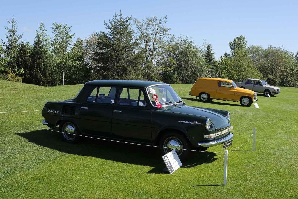 Slavnostní zahájení přehlídky vzácných historických vozidel Automobilové klenoty 2025.