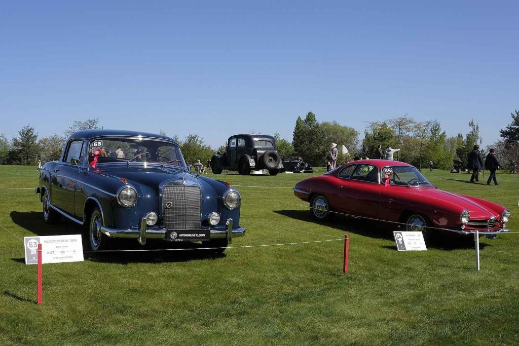 Slavnostní zahájení přehlídky vzácných historických vozidel Automobilové klenoty 2025.