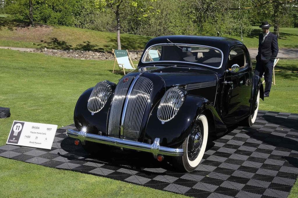 Slavnostní zahájení přehlídky vzácných historických vozidel Automobilové klenoty 2025.