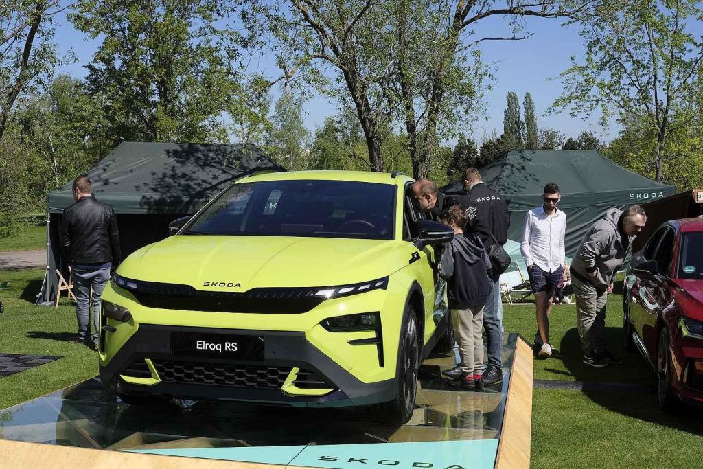 Slavnostní zahájení přehlídky vzácných historických vozidel Automobilové klenoty 2025.