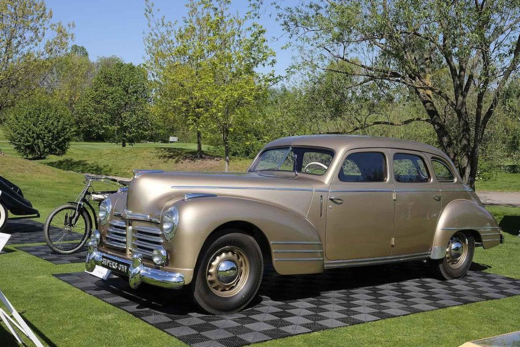 Slavnostní zahájení přehlídky vzácných historických vozidel Automobilové klenoty 2025.
