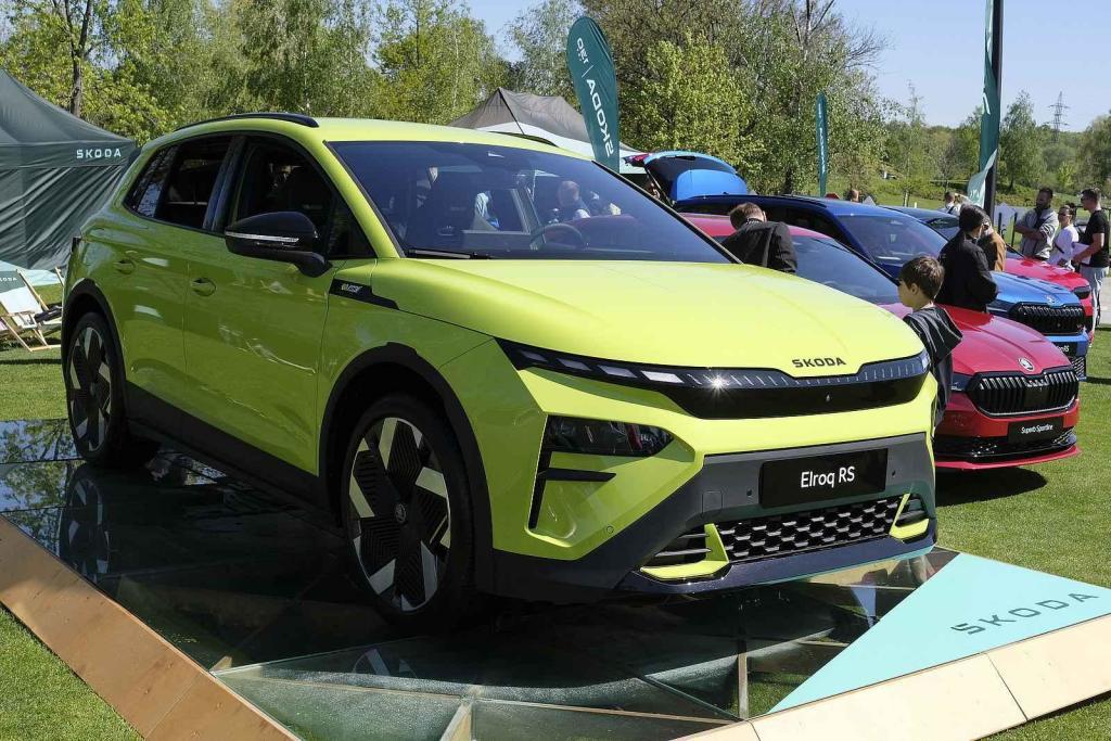 Slavnostní zahájení přehlídky vzácných historických vozidel Automobilové klenoty 2025.