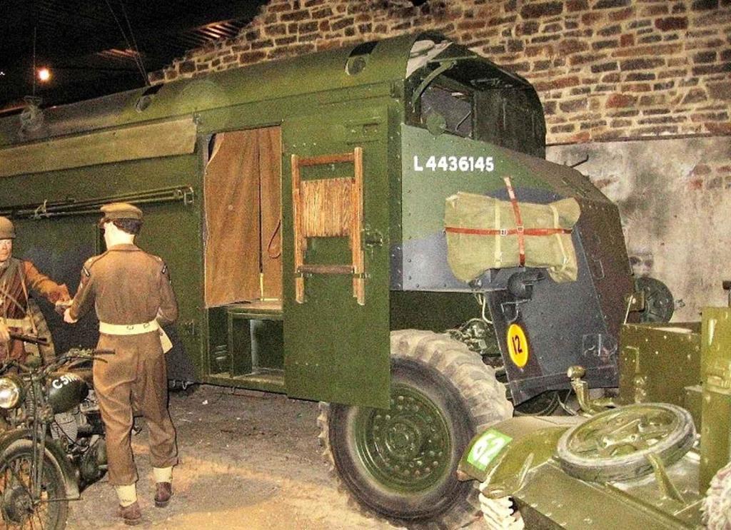 Jeden z muzejních exemplářů obrněného velitelského vozidla Dorchester v Imperial War Muzeu v Anglii.