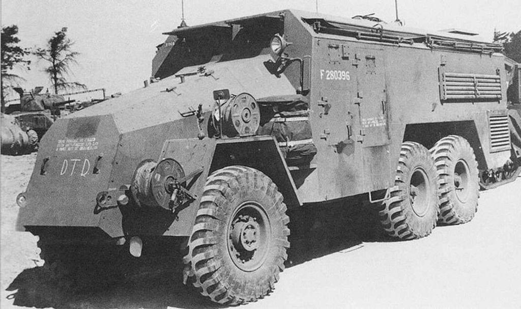 Obrněný velitelský vůz ACV AEC 6x6 byl dalším z vyráběných vozidel této kategorie.