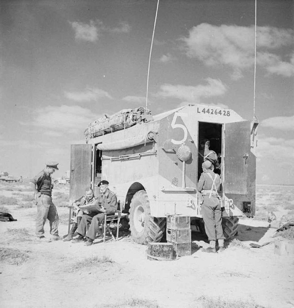 Obrněné velitelské vozidlo ACV AEC Dorchester, fotografovaný v roce 1941.