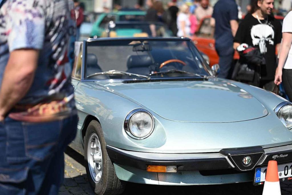 Prvomájová jízda automobilových veteránů 2025 v Ústí nad Labem.