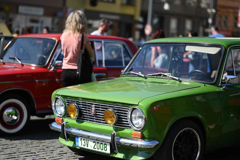 Prvomájová jízda automobilových veteránů 2025 v Ústí nad Labem.