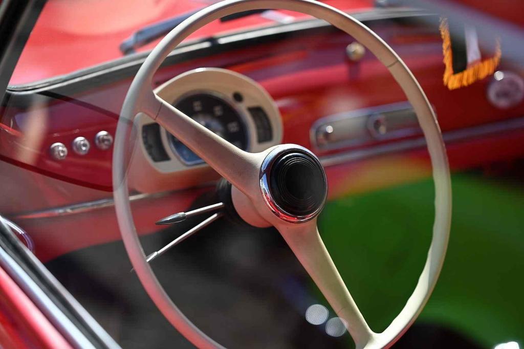Prvomájová jízda automobilových veteránů 2025 v Ústí nad Labem.