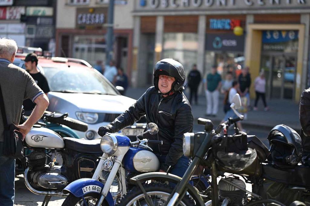 Prvomájová jízda automobilových veteránů 2025 v Ústí nad Labem.