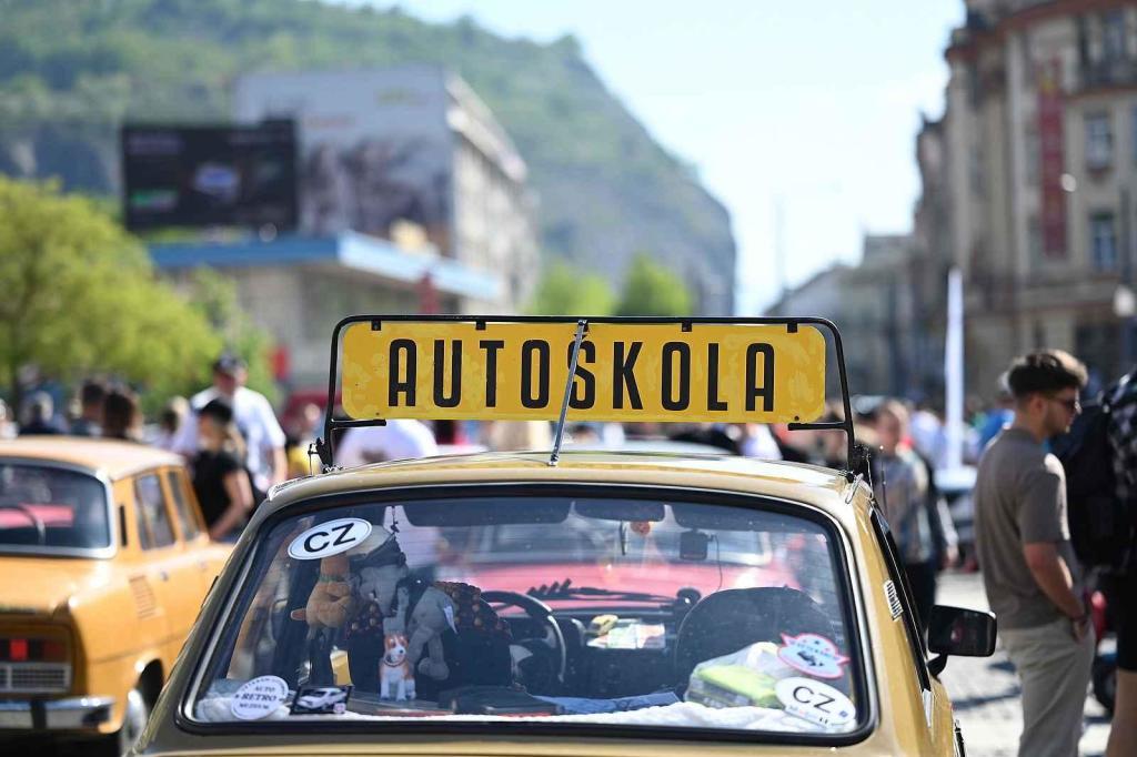 Prvomájová jízda automobilových veteránů 2025 v Ústí nad Labem.