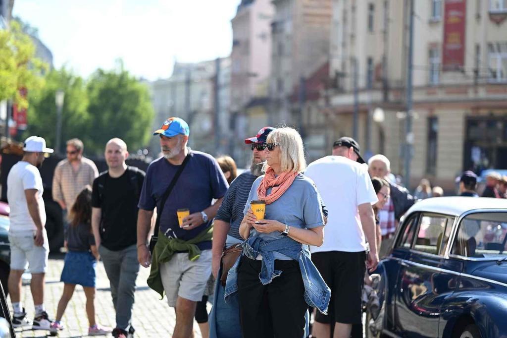 Prvomájová jízda automobilových veteránů 2025 v Ústí nad Labem.