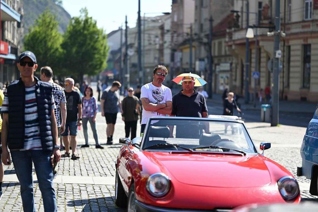 Prvomájová jízda automobilových veteránů 2025 v Ústí nad Labem.