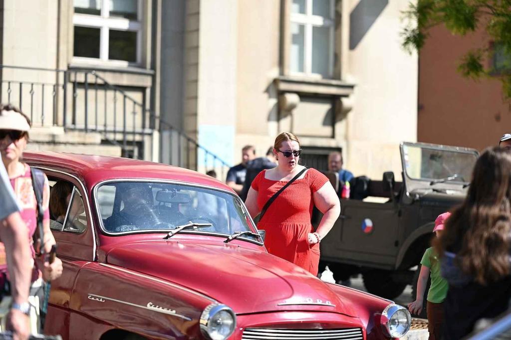 Prvomájová jízda automobilových veteránů 2025 v Ústí nad Labem.