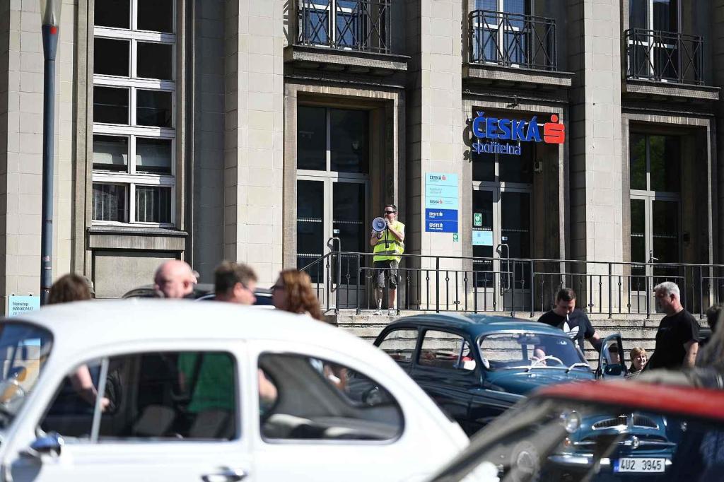 Prvomájová jízda automobilových veteránů 2025 v Ústí nad Labem.