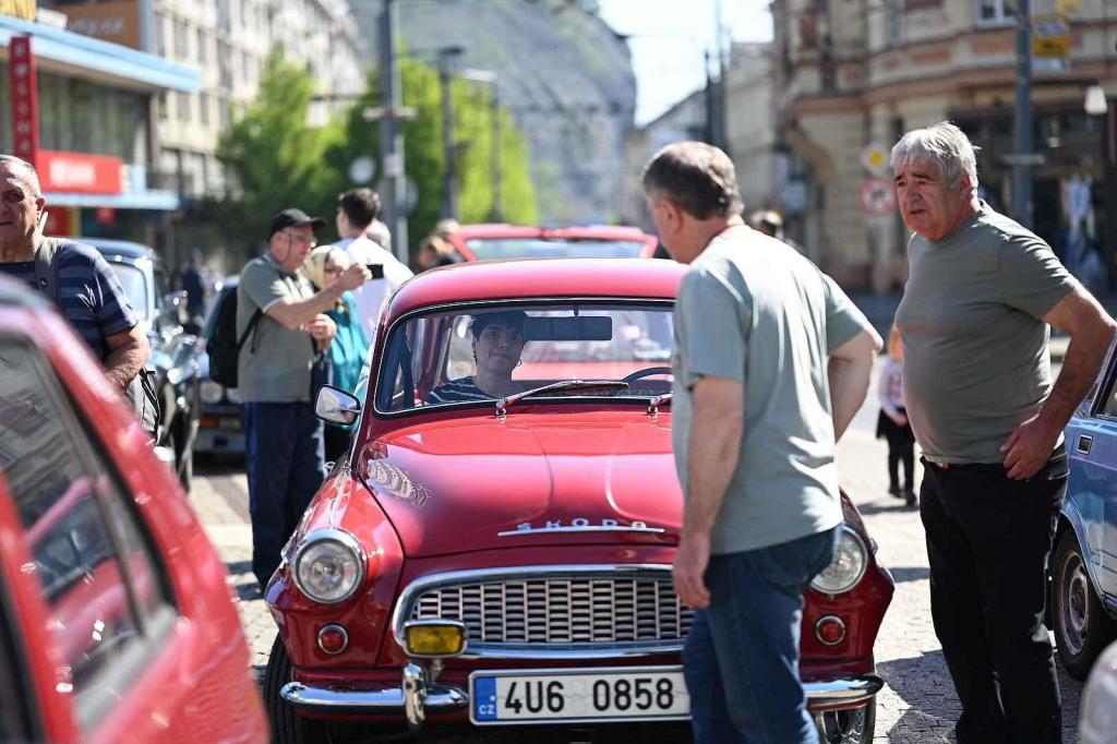 Prvomájová jízda automobilových veteránů 2025 v Ústí nad Labem.
