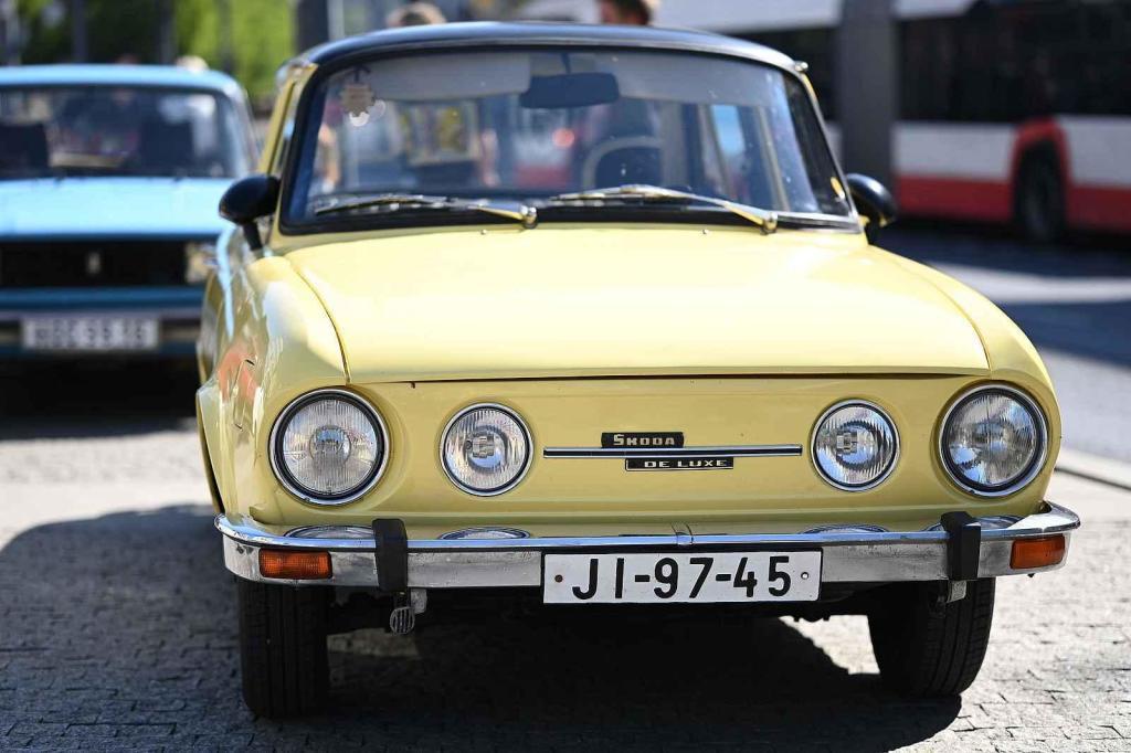 Prvomájová jízda automobilových veteránů 2025 v Ústí nad Labem.