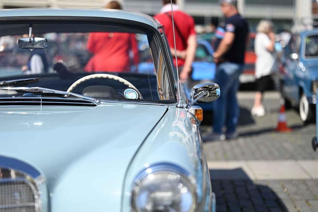 Prvomájová jízda automobilových veteránů 2025 v Ústí nad Labem.