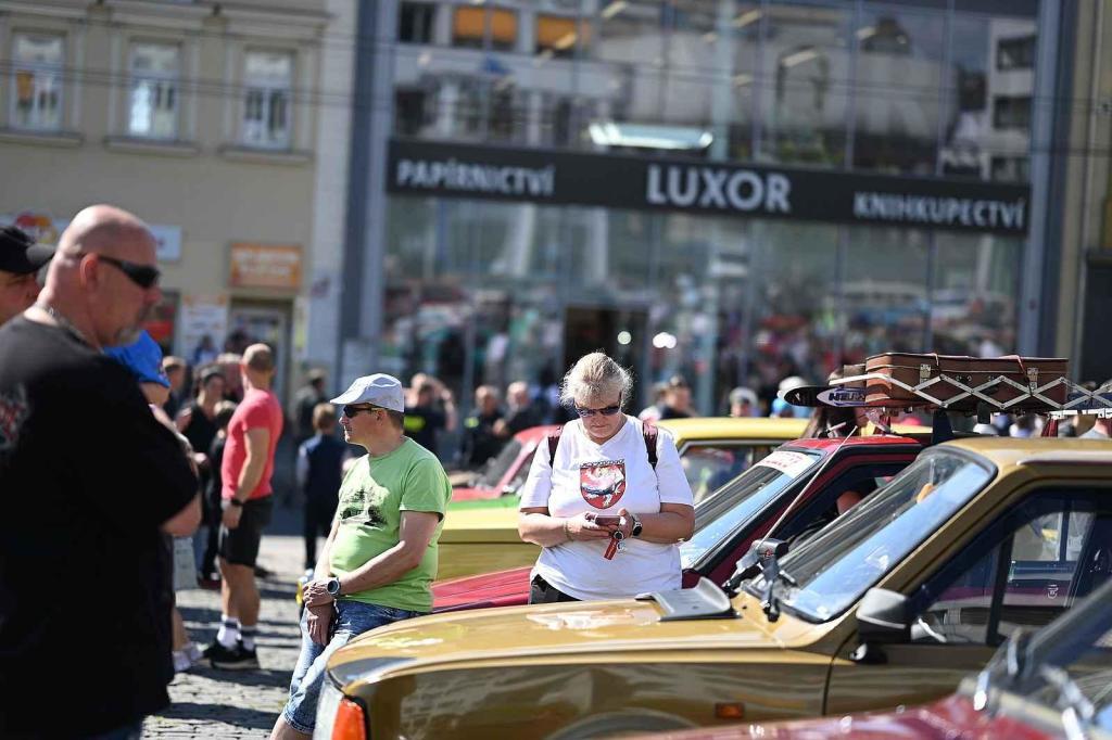 Prvomájová jízda automobilových veteránů 2025 v Ústí nad Labem.
