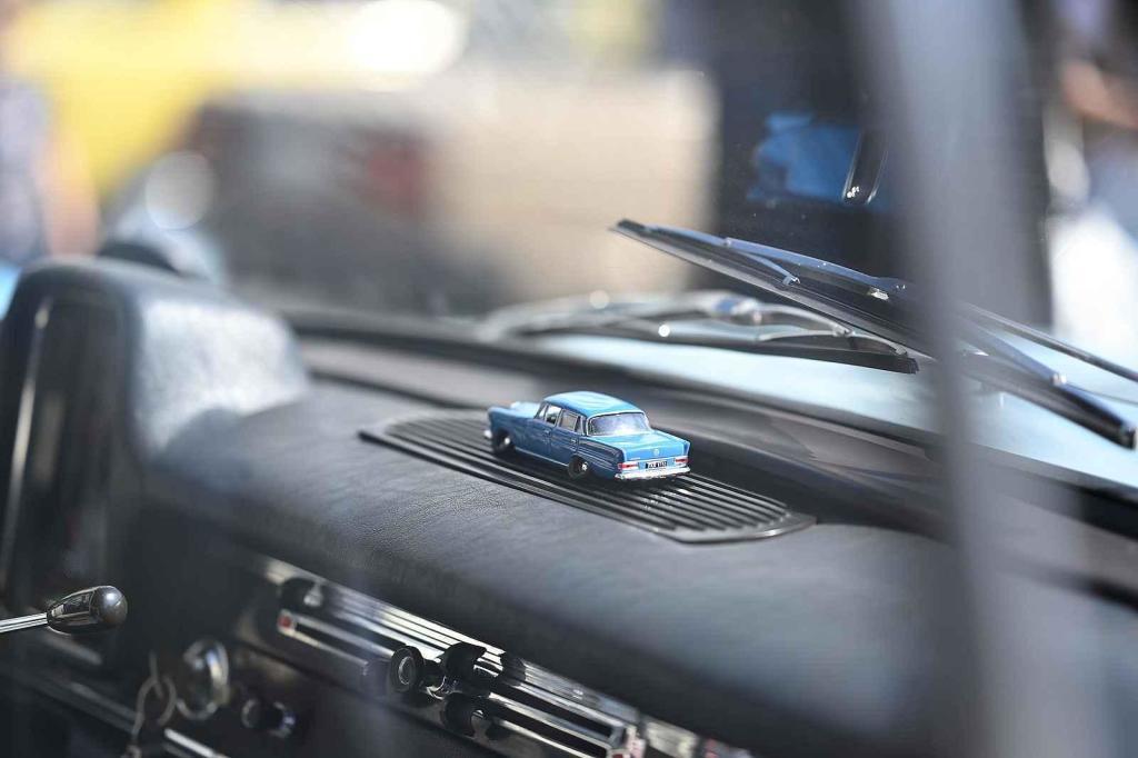 Prvomájová jízda automobilových veteránů 2025 v Ústí nad Labem.