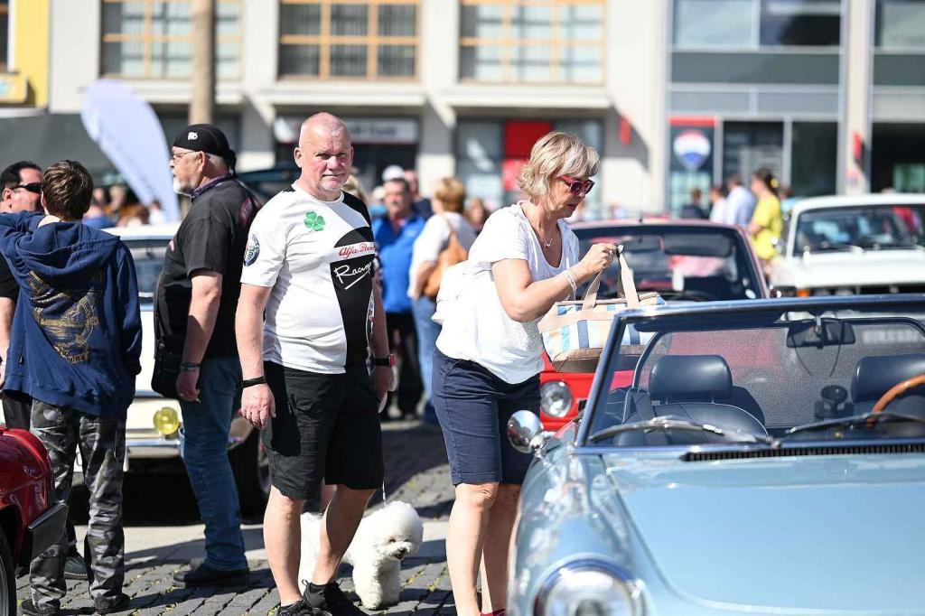 Prvomájová jízda automobilových veteránů 2025 v Ústí nad Labem.