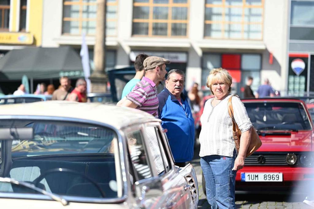 Prvomájová jízda automobilových veteránů 2025 v Ústí nad Labem.