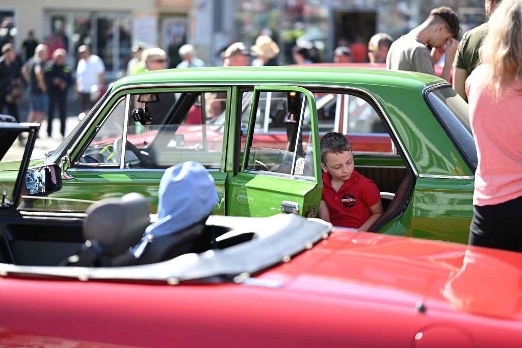 Prvomájová jízda automobilových veteránů 2025 v Ústí nad Labem.