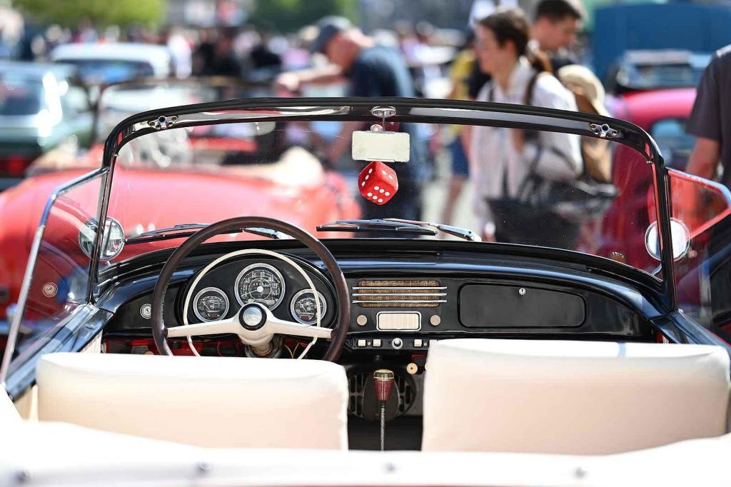 Prvomájová jízda automobilových veteránů 2025 v Ústí nad Labem.