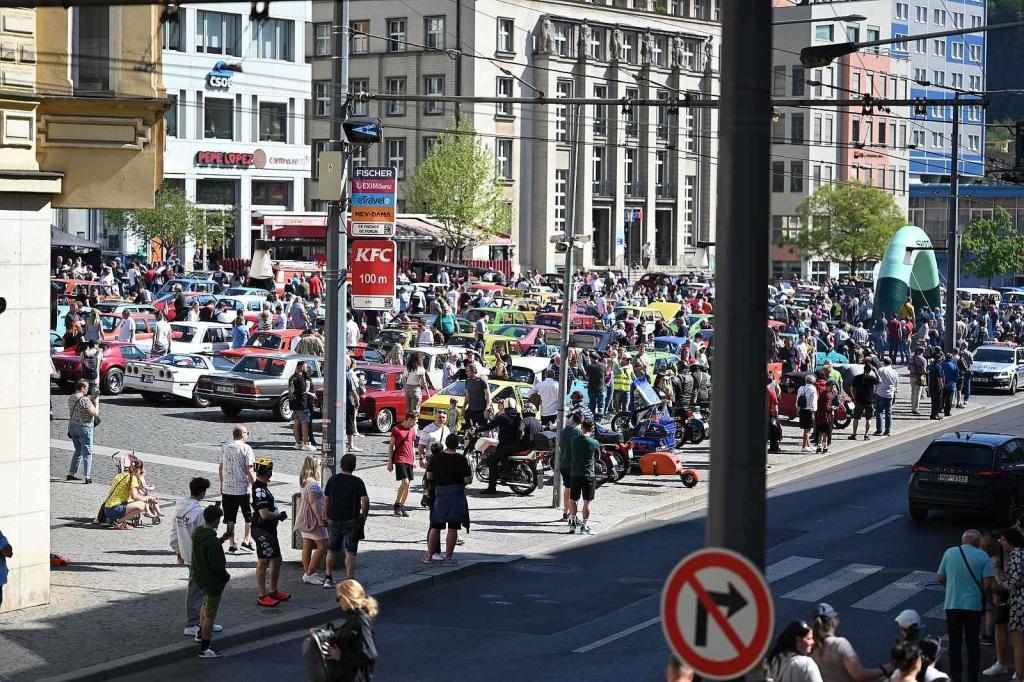 Prvomájová jízda automobilových veteránů 2025 v Ústí nad Labem.