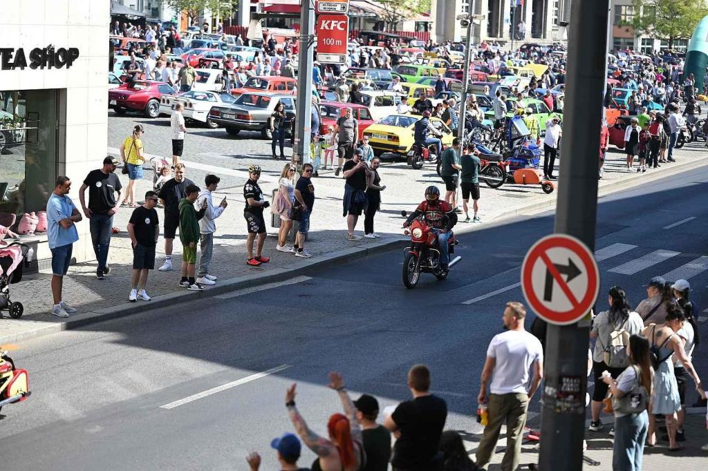 Prvomájová jízda automobilových veteránů 2025 v Ústí nad Labem.