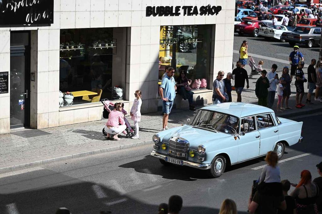 Prvomájová jízda automobilových veteránů 2025 v Ústí nad Labem.