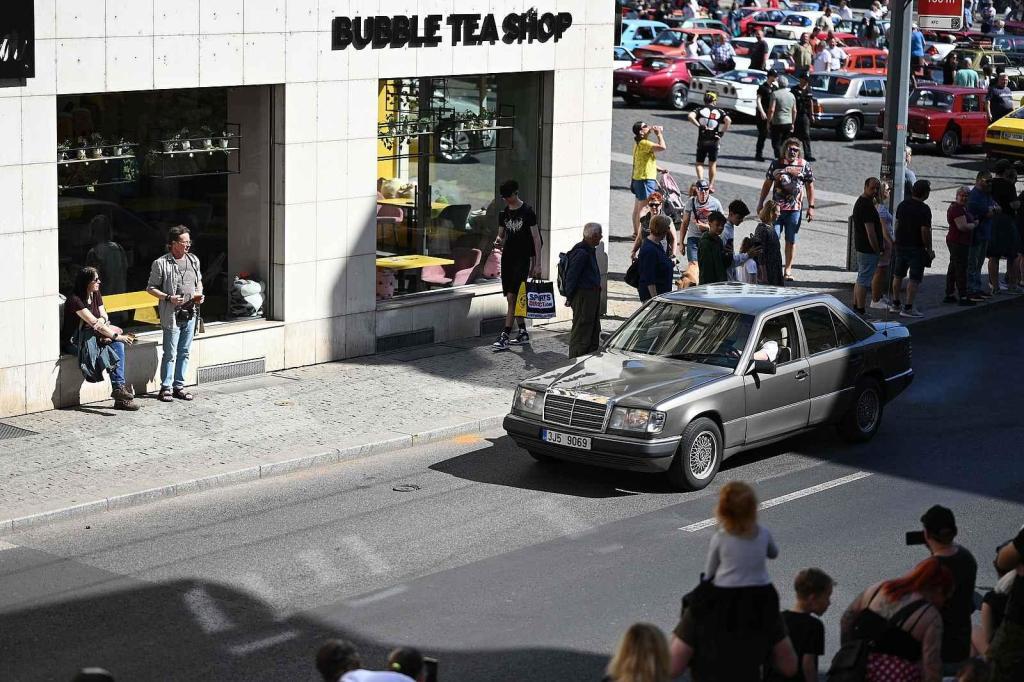Prvomájová jízda automobilových veteránů 2025 v Ústí nad Labem.