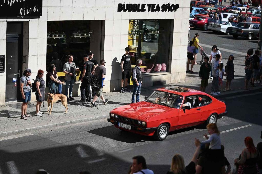 Prvomájová jízda automobilových veteránů 2025 v Ústí nad Labem.