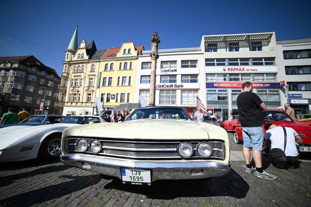 Prvomájová jízda automobilových veteránů 2025 v Ústí nad Labem.
