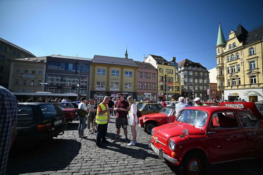 Prvomájová jízda automobilových veteránů 2025 v Ústí nad Labem.
