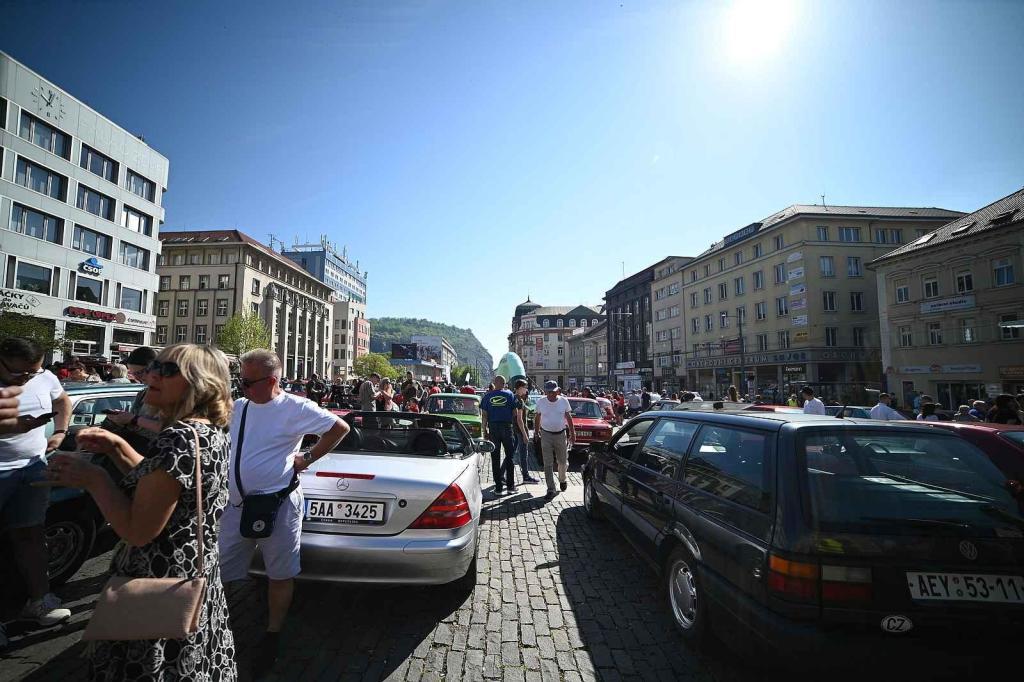 Prvomájová jízda automobilových veteránů 2025 v Ústí nad Labem.