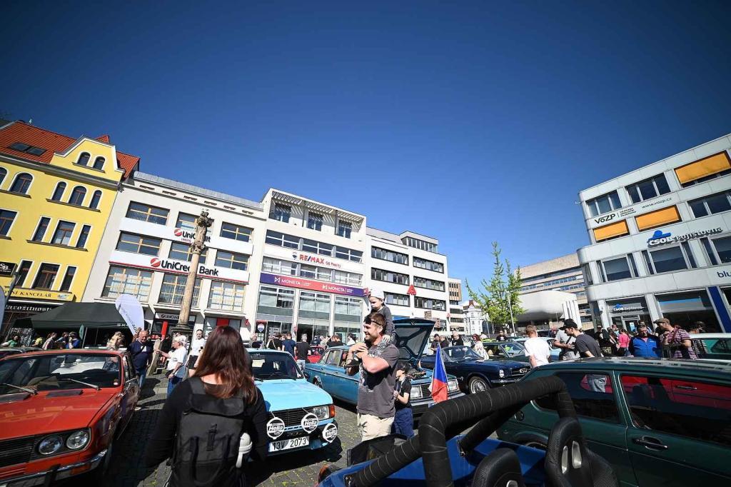 Prvomájová jízda automobilových veteránů 2025 v Ústí nad Labem.