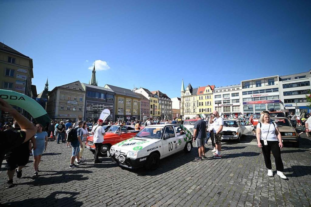 Prvomájová jízda automobilových veteránů 2025 v Ústí nad Labem.