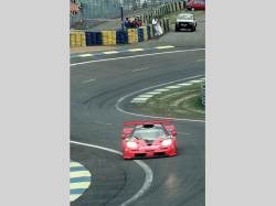 Mclaren F1 GTR posádky Keiichi Tsuchiya -Gary Ayles - Akihiko_Nakaya při 24 hodin Le Mans 1997.