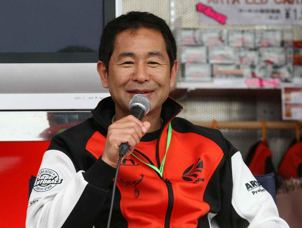 Král driftu - Keiichi_Tsuchiya v roce 2008 při závodech Super GT.