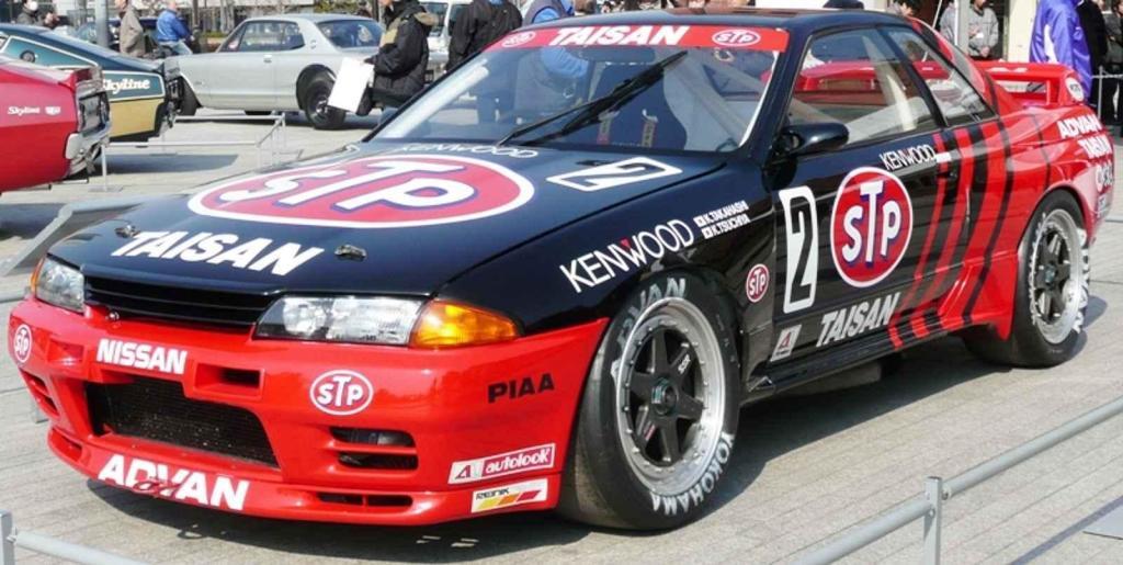 Taisan Nissan Skyline GT-R z roku 1992, se kterým Keiichi Tsuchiya jezdil sérii cestovních vozů.