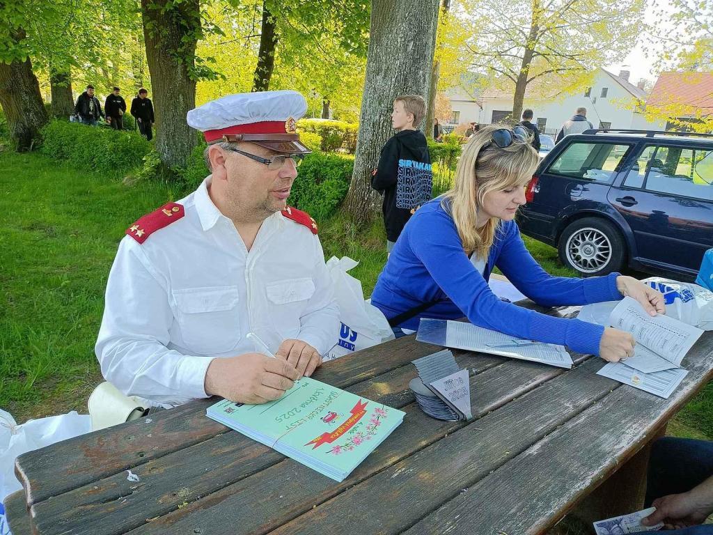 Motory, co něco pamatují. Tak to vypadalo v Jiřících na prvního máje. Podívejte se.