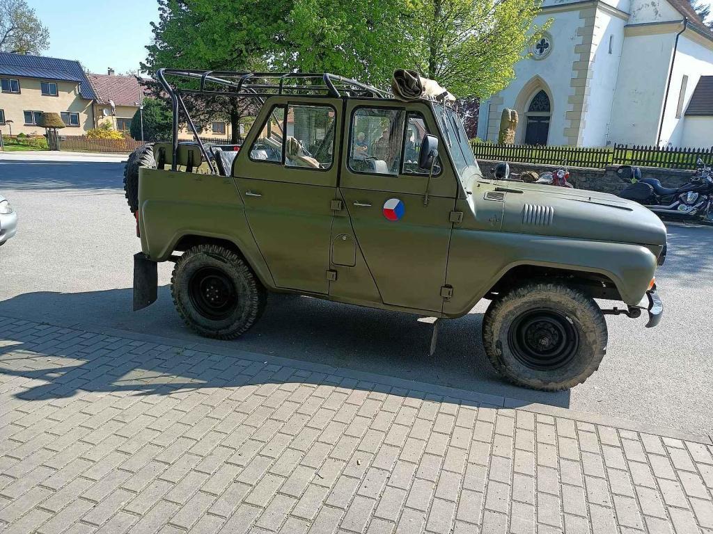 Motory, co něco pamatují. Tak to vypadalo v Jiřících na prvního máje. Podívejte se.