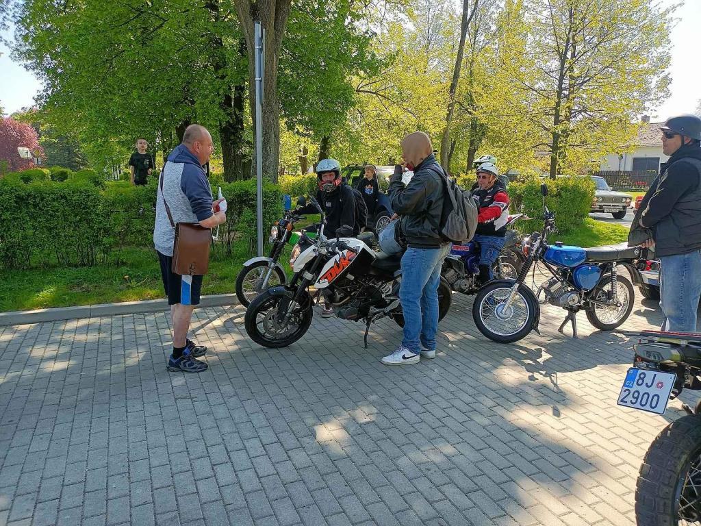 Motory, co něco pamatují. Tak to vypadalo v Jiřících na prvního máje. Podívejte se.