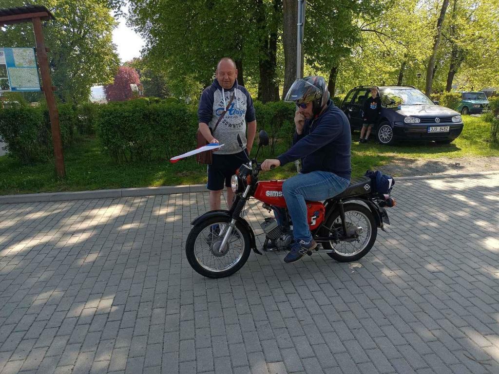 Motory, co něco pamatují. Tak to vypadalo v Jiřících na prvního máje. Podívejte se.
